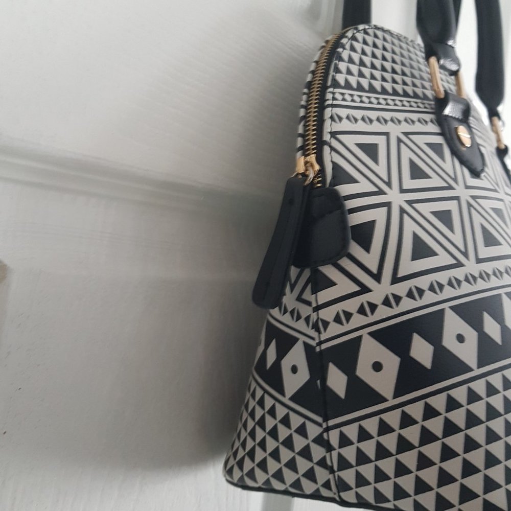 Call It Spring Triangle Print Handbag - Picture 4 of 15